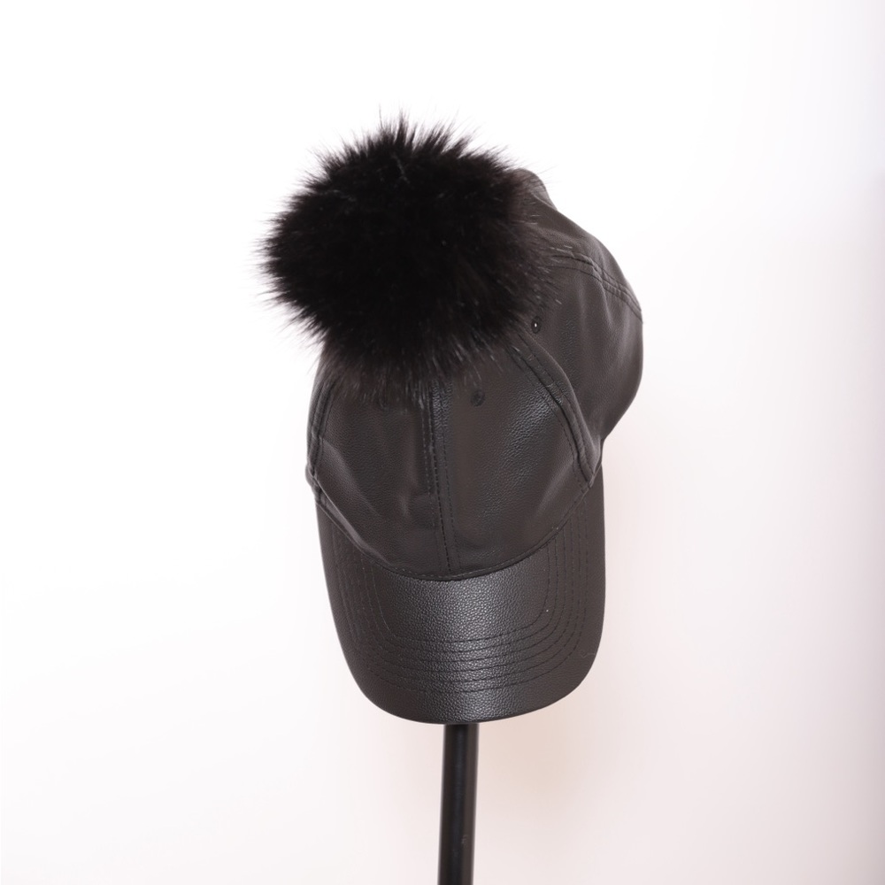 Akira hat